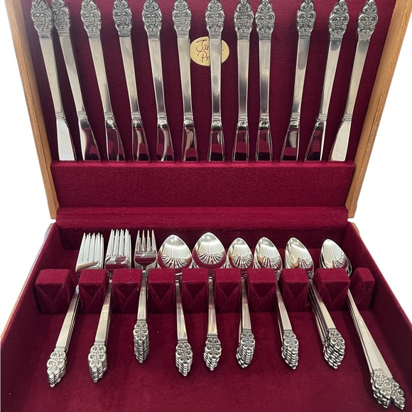 90 Piece Oneidacraft Nordic Crown Deluxe Stainless Flatware Service - Picture 1 of 15